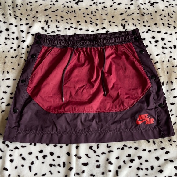 Nike Dresses & Skirts - Nike air side snap skirt